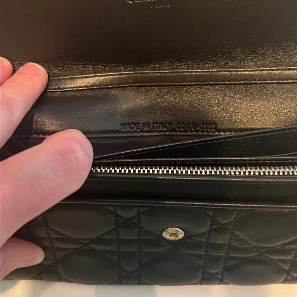 FLASH SALE🔥🔥BEAUTIFUL💕GUC CHRISTIAN DIOR WALLET W/DIOR box & DIOR dust bag💗